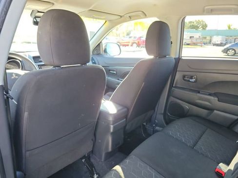 Used 2025 Mitsubishi Outlander Sport 2.0 ES image 13