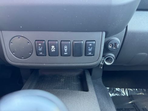 Used 2020 Nissan Frontier SV RWD image 25