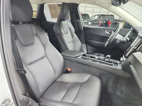 Used 2025 Volvo XC60 B5 Plus AWD/4WD image 37