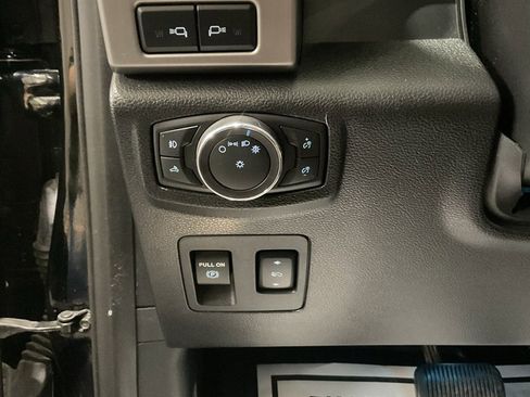 Used 2018 Ford F150 Platinum w/ Equipment Group 701A Luxury image 8