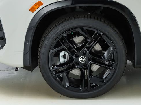 New 2026 Volkswagen Tiguan SE R-Line image 5