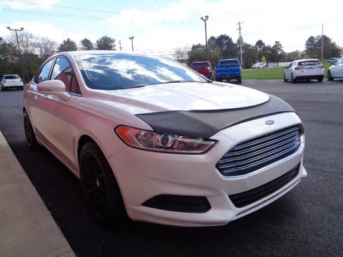 Used 2015 Ford Fusion SE image 4