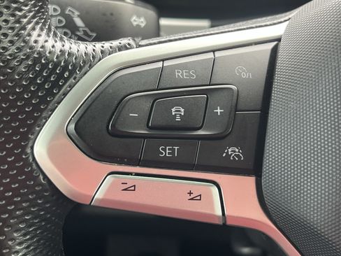 Used 2023 Volkswagen Atlas Cross Sport SEL R-Line AWD/4WD image 19