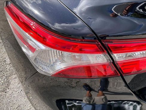 Used 2020 Toyota Camry LE image 22