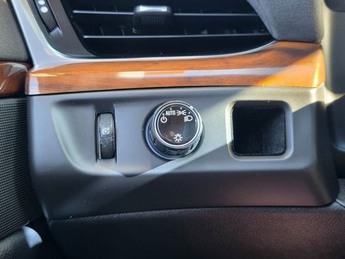 Used 2017 Cadillac Escalade Luxury image 43