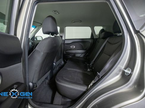Used 2018 Kia Soul FWD image 27