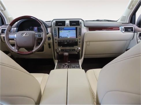 Used 2016 Lexus GX 460 image 8