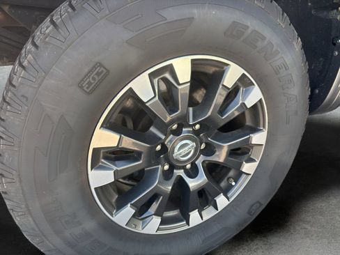 Used 2019 Nissan Titan PRO-4X w/ Pro-4x Convenience Package AWD/4WD image 11