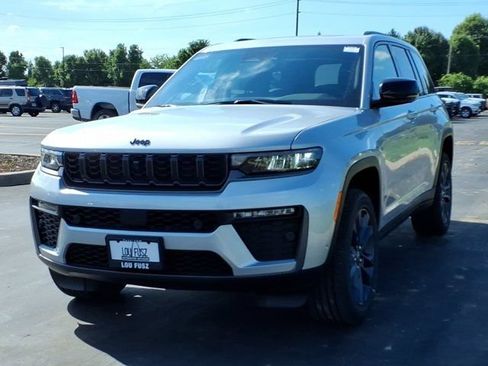 New 2026 Jeep Grand Cherokee Limited AWD/4WD image 2