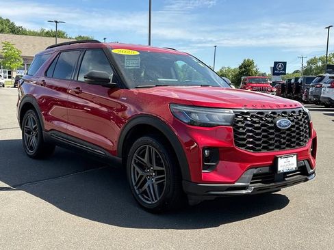 Used 2025 Ford Explorer ST-Line w/ ST-Line Street Pack AWD/4WD image 5