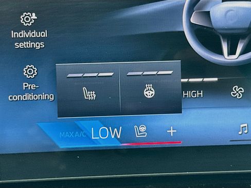 Used 2023 BMW 740i RWD image 20