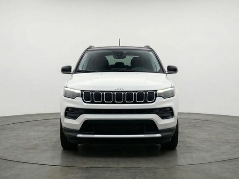 Used 2025 Jeep Compass Limited image 2