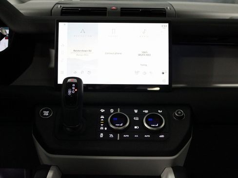 Used 2025 Land Rover Defender 110 S image 28