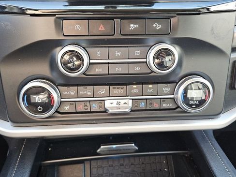 Used 2024 Ford Expedition XLT image 19