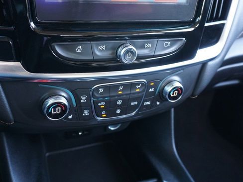 Used 2019 Chevrolet Traverse RS image 19