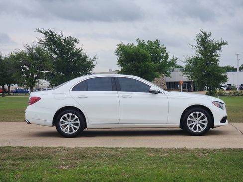 Used 2017 Mercedes-Benz E 300 4MATIC image 8