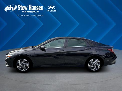 New 2026 Hyundai Elantra Limited FWD image 3