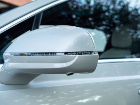 Certified 2025 Bentley Bentayga image 12