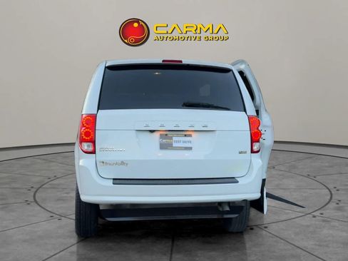 Used 2018 Dodge Grand Caravan SXT w/ Blacktop Package image 3