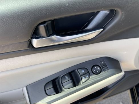 Used 2025 Nissan Altima 2.5 SV image 13