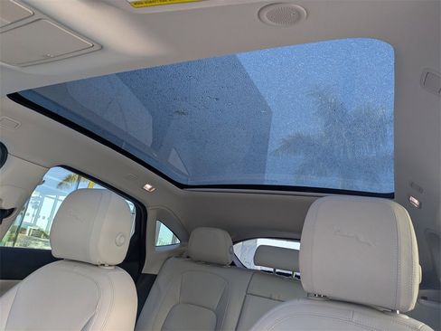 Used 2021 Jaguar E-PACE SE image 18