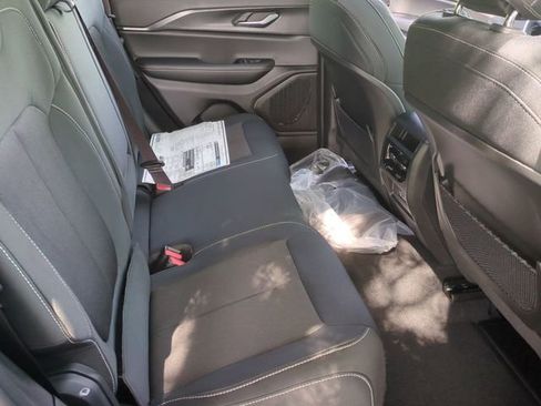 New 2025 Jeep Grand Cherokee Laredo X image 21