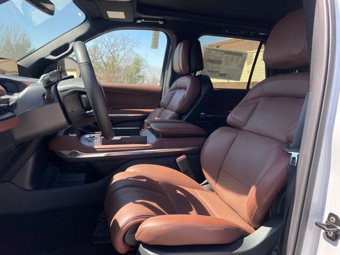 New 2026 Lincoln Navigator L Reserve image 9