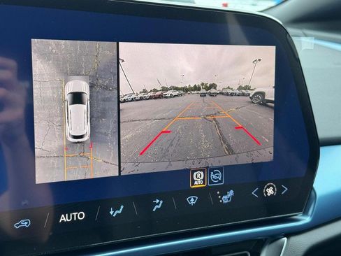 New 2026 Chevrolet Equinox EV LT image 16