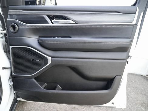 Used 2023 Jeep Wagoneer L Series II image 34