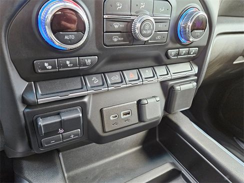 Used 2022 GMC Sierra 1500 SLT w/ SLT Convenience Package image 22
