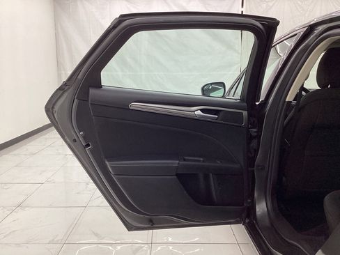 Used 2018 Ford Fusion SE w/ Fusion SE Technology Package image 24