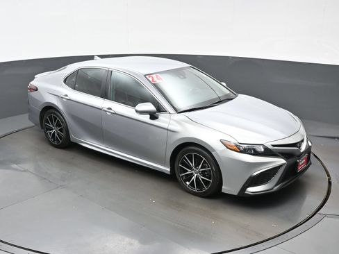 Used 2024 Toyota Camry SE FWD image 33