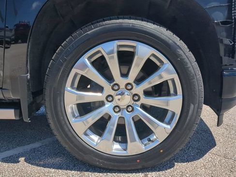 Used 2020 Chevrolet Silverado 1500 High Country w/ Technology Package AWD/4WD image 11