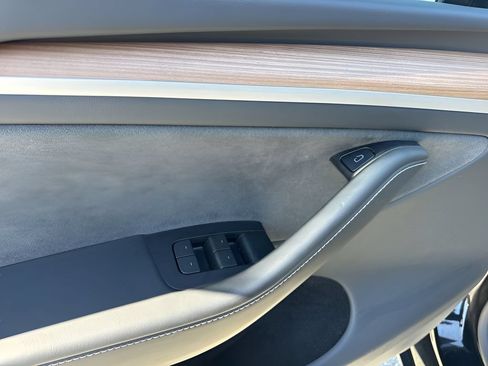 Used 2025 Tesla Model Y Long Range RWD image 29