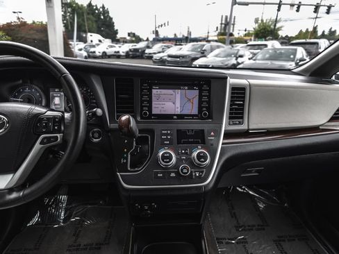 Used 2020 Toyota Sienna Limited AWD/4WD image 23