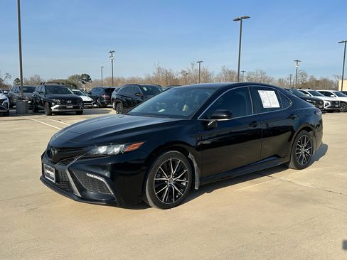 Used 2023 Toyota Camry SE w/ Convenience Package image 5