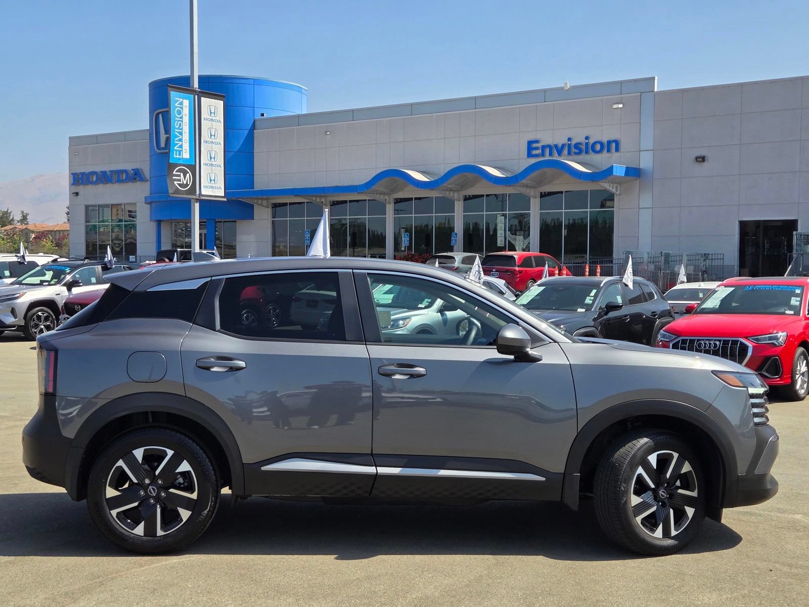 Used 2025 Nissan Kicks SV AWD/4WD image 8