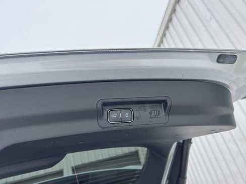 Used 2023 Ford Explorer XLT w/ Equipment Group 202A image 38