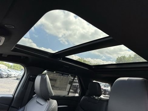 New 2025 Ford Explorer ST-Line w/ Premium Package image 31