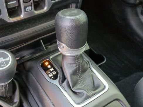 Used 2022 Jeep Wrangler Unlimited Sport AWD/4WD image 32