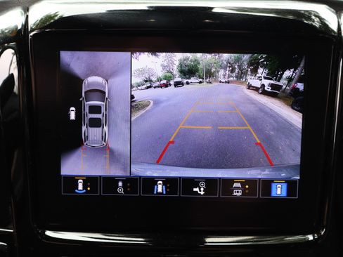 Used 2023 Chevrolet Traverse Premier FWD image 33