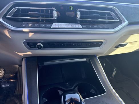 Used 2022 BMW X5 xDrive40i w/ Premium Package image 19