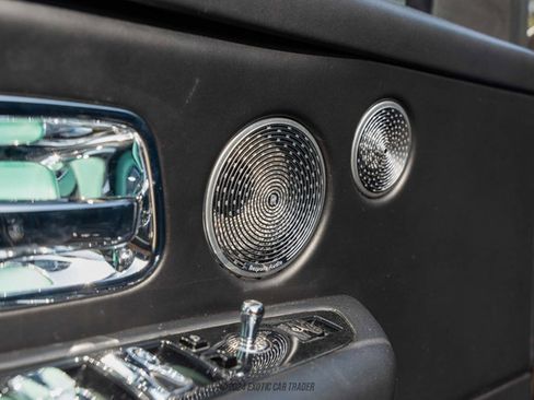 Used 2020 Rolls-Royce Cullinan Black Badge image 22