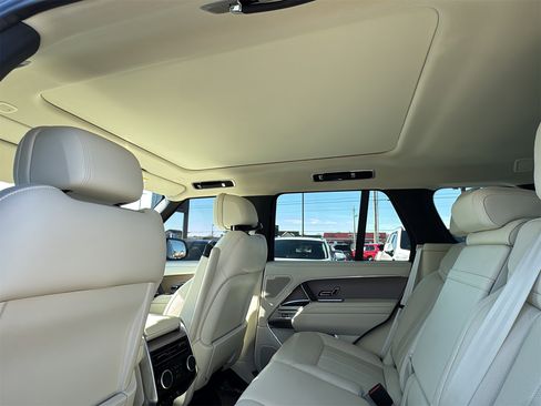 Used 2025 Land Rover Range Rover SE image 14