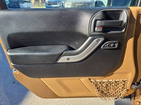 Used 2015 Jeep Wrangler Unlimited Sahara w/ Connectivity Group AWD/4WD image 13