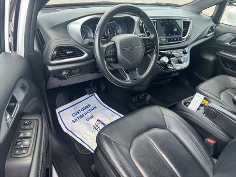 Used 2021 Chrysler Pacifica Touring-L w/ S Appearance Package AWD/4WD image 10
