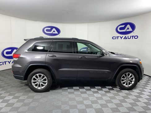 Used 2021 Jeep Grand Cherokee Laredo AWD/4WD image 2