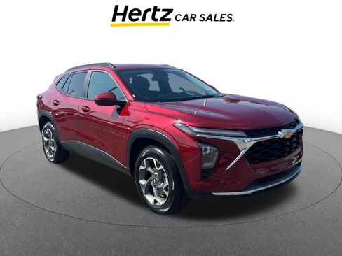 Used 2025 Chevrolet Trax LT image 1