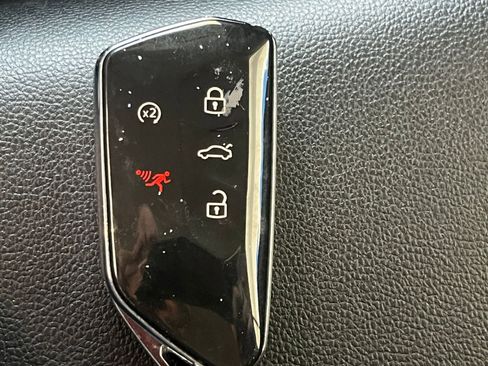 Used 2025 Volkswagen Atlas SE image 21