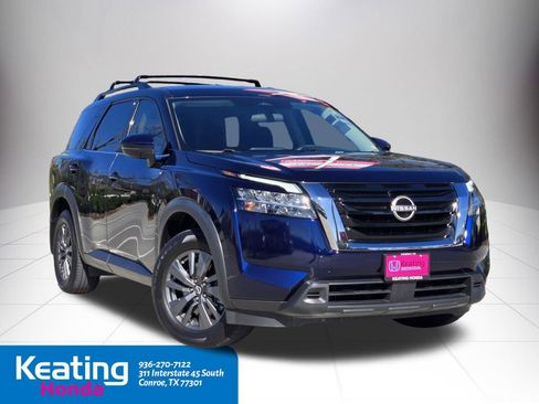 Used 2022 Nissan Pathfinder SV image 3